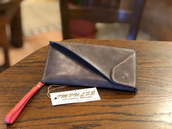斬新なデザインに充実の機能！小さめの長財布